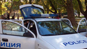 Трима мъже отвлякова и изнасилиха момиче от с Баниска