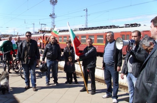 Протестиращи се обявиха срещу приватизацията на БДЖ Товарни превози