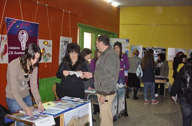 Кандидатстудентска борса гостува в Добрич