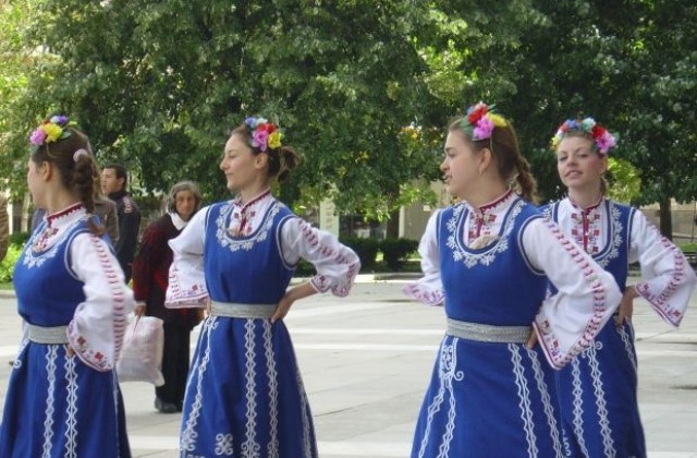 Над 1000 танцьори се надиграваха в Русчуклийска среща