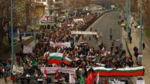 Тотев прати протестиращите пред Общинския съвет