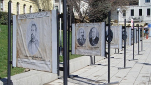 Снимки на търновските благодетели украсиха центъра на града