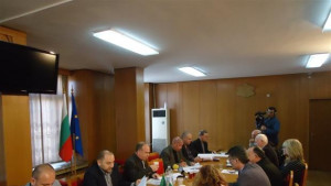 Фирма от Сейшелите твърди че е собственик на турбините в
