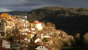 Топло но с дъждове