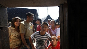 Ромската общност чисти училища читалища и клубове в Леденик и