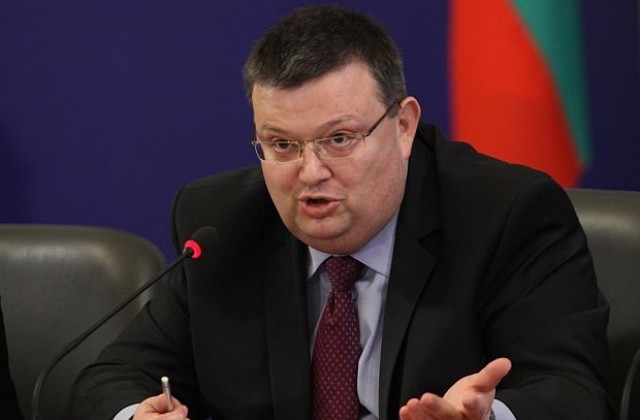 Цацаров разшири проверката в енергийния сектор след сигнал от Делян Добрев