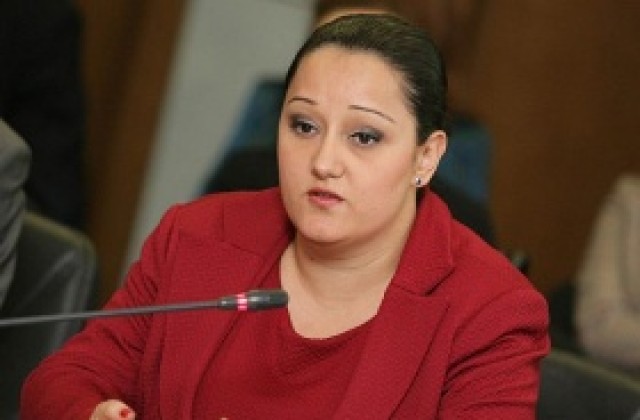 Лиляна Павлова си измери километрите с тройната коалиция