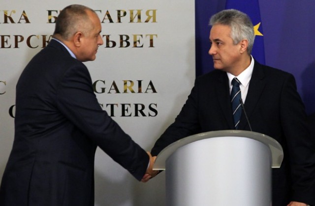 Служебният премиер похвали Борисов, представи кабинета, но не каза и дума за бизнеса