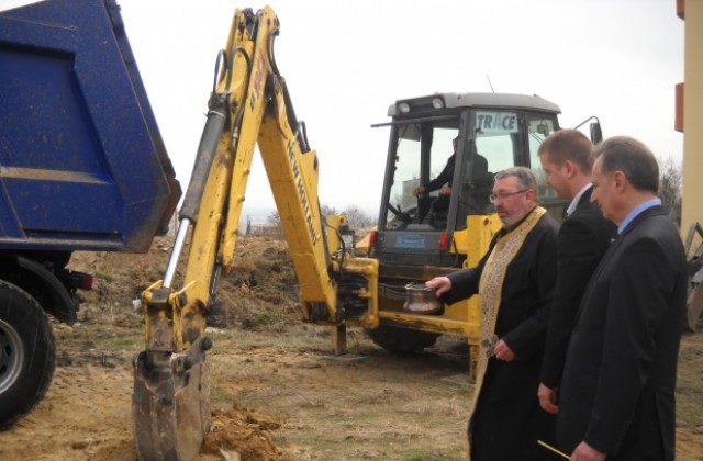 Седемте центъра за деца в риск готови до август 2014 година