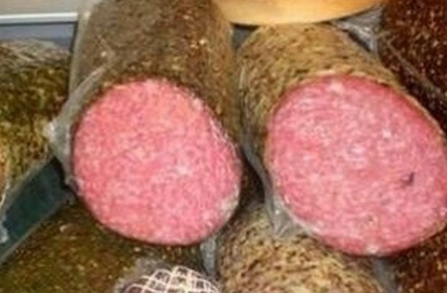 В продукцията на две български месопреработвателни предприятия открито конско месо