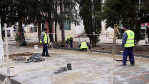 Рехабилитират тротоарите по Гурко до 18 май