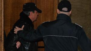 Роми вдигнаха плакат Убиец на деца пред Съдебната палата