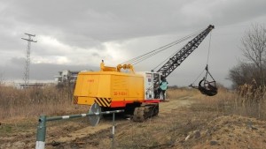 Почистването на обходния канал на Атанасовско езеро започна