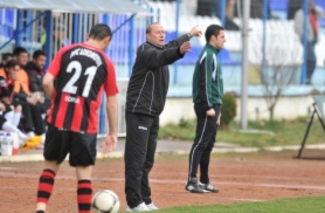 Феновете на Локо Сф на мач във Враца срещу 5 лева