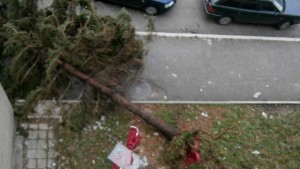 8 часа продължи бурята