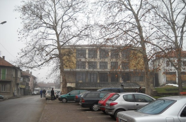 Значителни щети от вятъра и в Дряновско