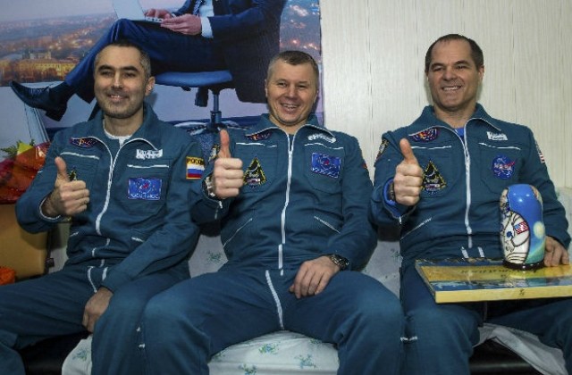 Трима космонавти се завърнаха на Земята от МКС