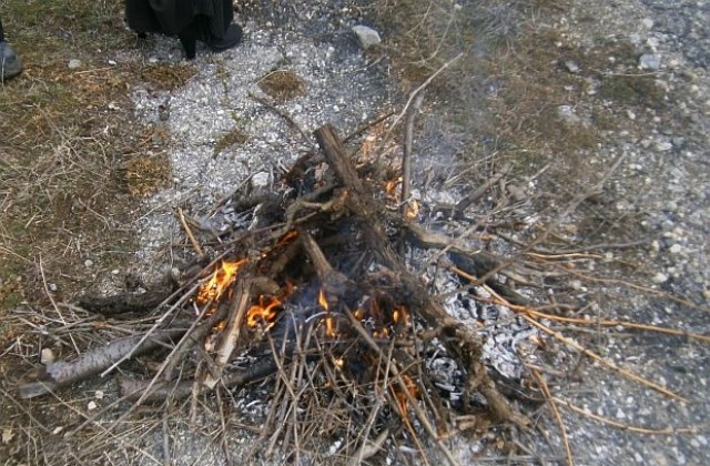 Огнеборци и общинари дежурят на Заговезни