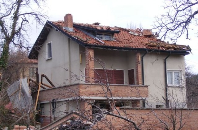 Възстановено е електрозахранването към почти всички селища в Габровско