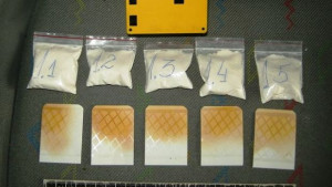 Задържаха трима души при полицейска операция срещу наркоразпространението