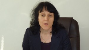 Наказаха фелдшера който наби майка на болно дете