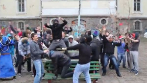 Танцът Харлем шейк завладя и Пазарджик