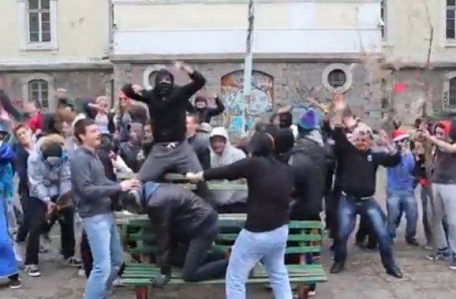 Танцът „Харлем шейк” завладя и Пазарджик