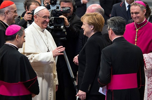 Папа Франциск прие световните лидери