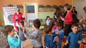 Дамски клуб дари книжки на ОДЗ Синчец