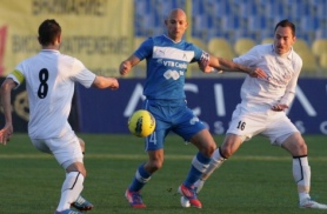 Левски отстрани временно Станислав Ангелов, последно предупреждение за Рамос