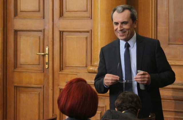 Служебното правителство е като втори ешалон на ГЕРБ, твърди Орешарски