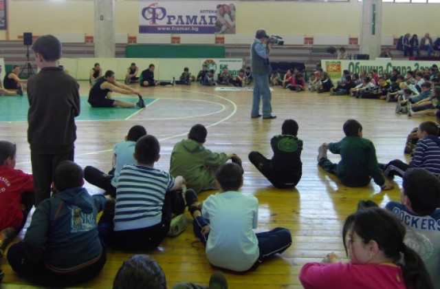 „Баскетболен час по физическо” започва от СОУ „Иван Вазов”