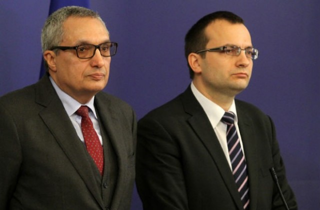 Премиерът Райков на среща с Иван Костов и Мартин Димитров