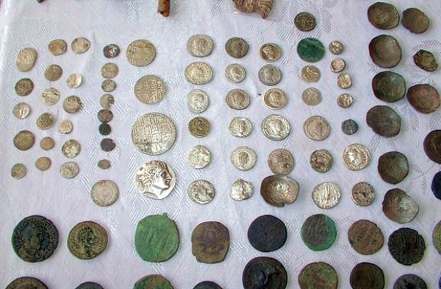 Иззеха старинни монети от дом в село Микрево