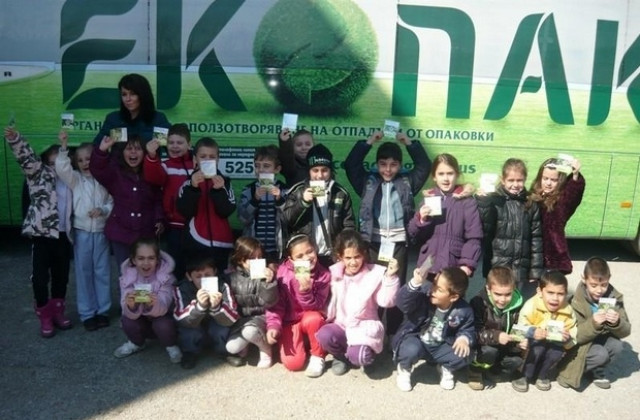 3D ЕКО-автобус мина през Елена