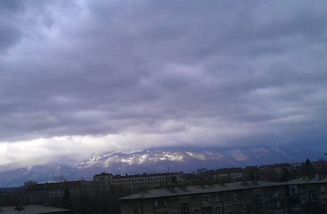 Жълт код в 24 области заради силен вятър и валежи