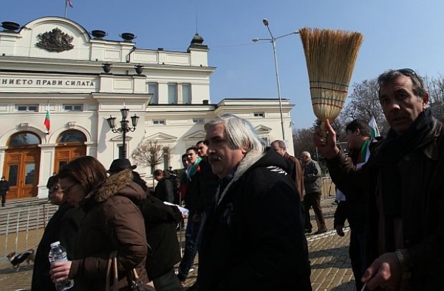 Българите се чувстват износени от вилнеещата корупция