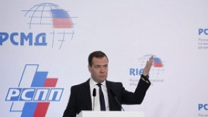 Медведев Русия трябва да си направи свои офшорни зони