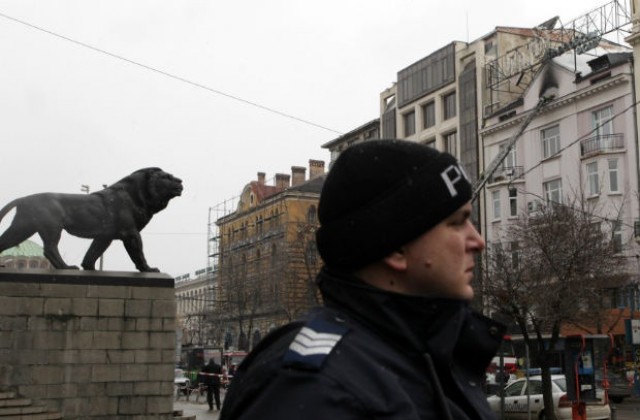 Затвориха след сигнал за бомба Търговския център срещу Съдебната палата