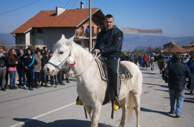 19-годишният Венко Андонов с кон Мая спечели кушията в село Богослов