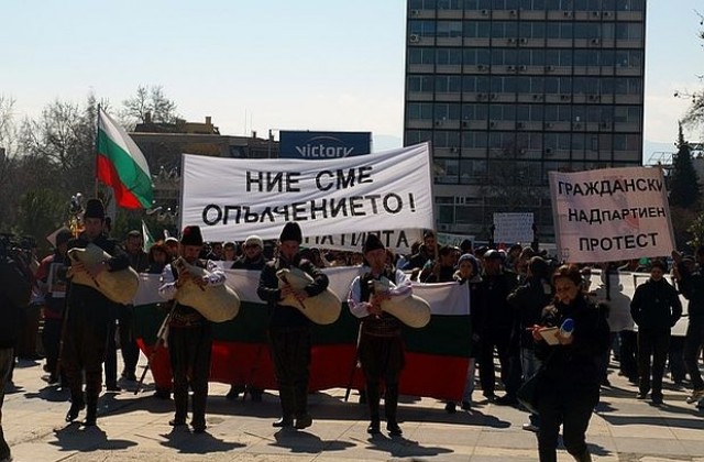 Бай Иван се самозапали символично в Пловдив
