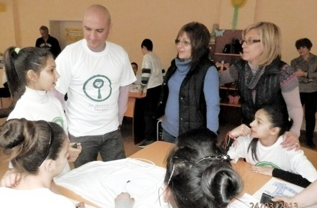 Синоптикът Емо Чолаков гостува в СОУ Комаров, децата дадоха старт на Да изчистим България