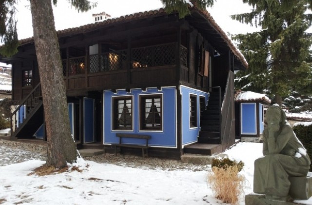 Къщите на Дебелянов и Каравелов пострадали от урагана в Копривщица
