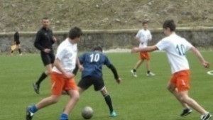 Ученици ритат футбол за купата на Строителната гимназия в Силистра