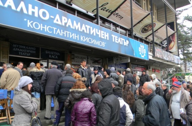 Огромен наплив от безработни на трудова борса във Велико Търново