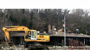 РДНСК прати багер за крайбрежен ресторант