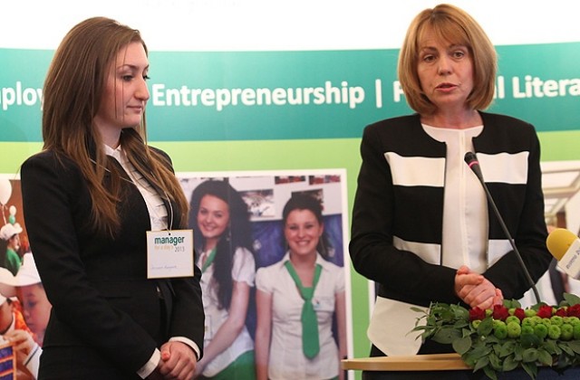 Младежи взимат властта за ден