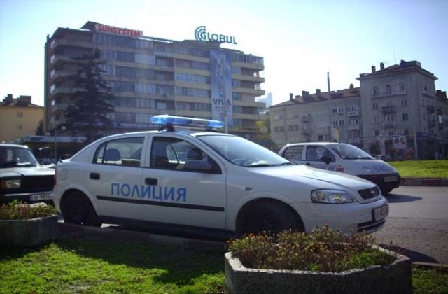 Кола блъсна две деца, едното с фрактура на таза и сътресение на мозъка