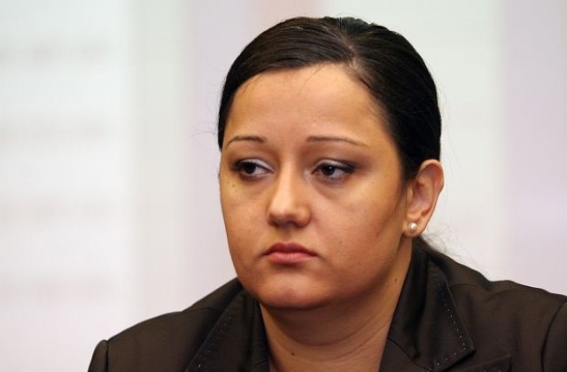 Лиляна Павлова обвини кабинета в популизъм