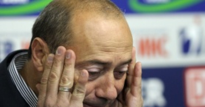 Бившият треньор на Левски Емил Велев-Кокала е хванат да управлява